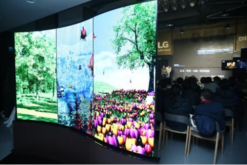 65寸雙面曲面拼接屏波浪形屏