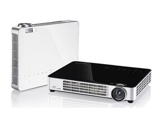 VivitekӍQ7 Plus
