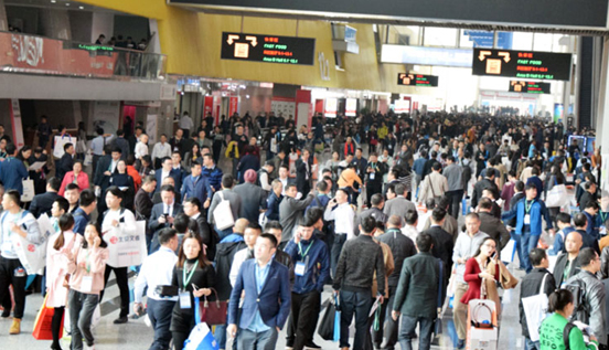 現(xiàn)會現(xiàn)場觀眾絡繹不絕 盛況空前